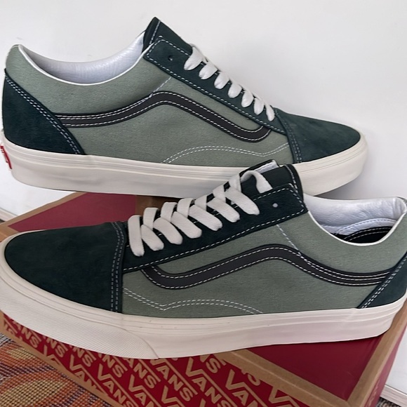 Vans Men’s Old Skool
Earth Tones Green Gables
VN0007NT2LN
Sneakers - Picture 10 of 16